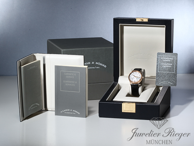 https://juwelen4you.de/ebay/a-lange-und-soehne/1815/rg-lb/221.032/pap-box-0300.jpg