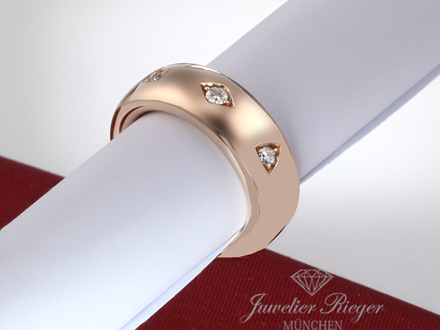 https://juwelen4you.de/ebay/pomellato/ring/iconica/rg/dia/3dia-0,1ct./IMG_0039-.jpg