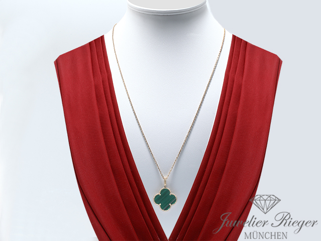 https://juwelen4you.de/ebay/van-cleef/schmuck/collier/magic-alhambra/gg/malachit/1motiv/VCARO3MG00/3/IMG_0031-.jpg