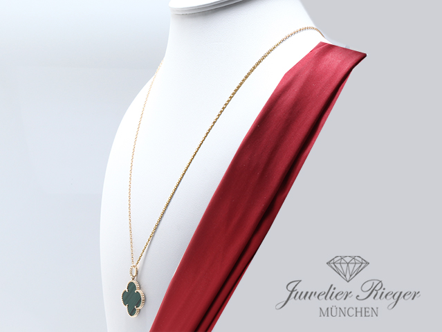 https://juwelen4you.de/ebay/van-cleef/schmuck/collier/magic-alhambra/gg/malachit/1motiv/VCARO3MG00/3/IMG_0032%20Kopie.jpg