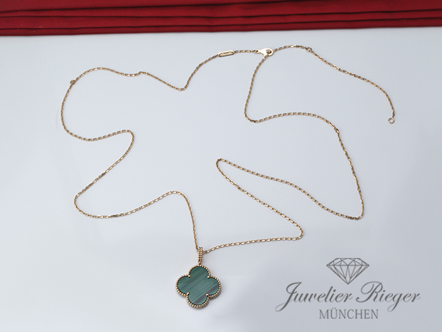 https://juwelen4you.de/ebay/van-cleef/schmuck/collier/magic-alhambra/gg/malachit/1motiv/VCARO3MG00/3/IMG_0038%20Kopie.jpg
