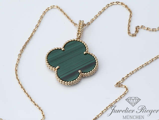 https://juwelen4you.de/ebay/van-cleef/schmuck/collier/magic-alhambra/gg/malachit/1motiv/VCARO3MG00/3/IMG_0042%20Kopie.jpg